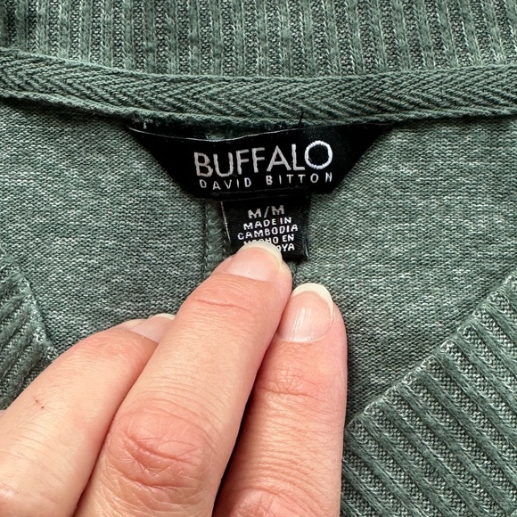 BUFFALO David Bitton Green V-Neck Women's Sweater, size M - Picture 3 of 5
